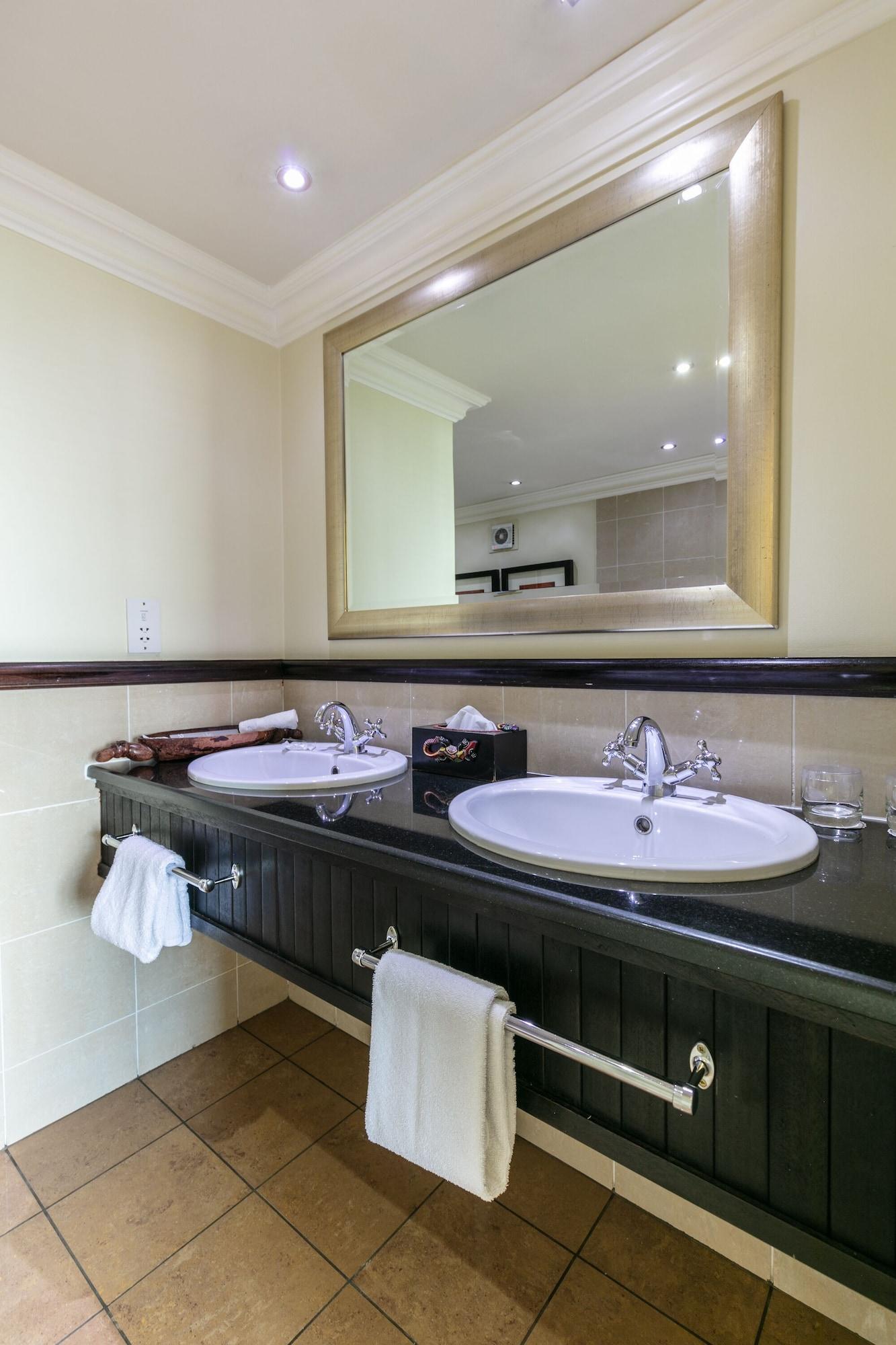 Cresta President Hotel Gaborone Ngoại thất bức ảnh