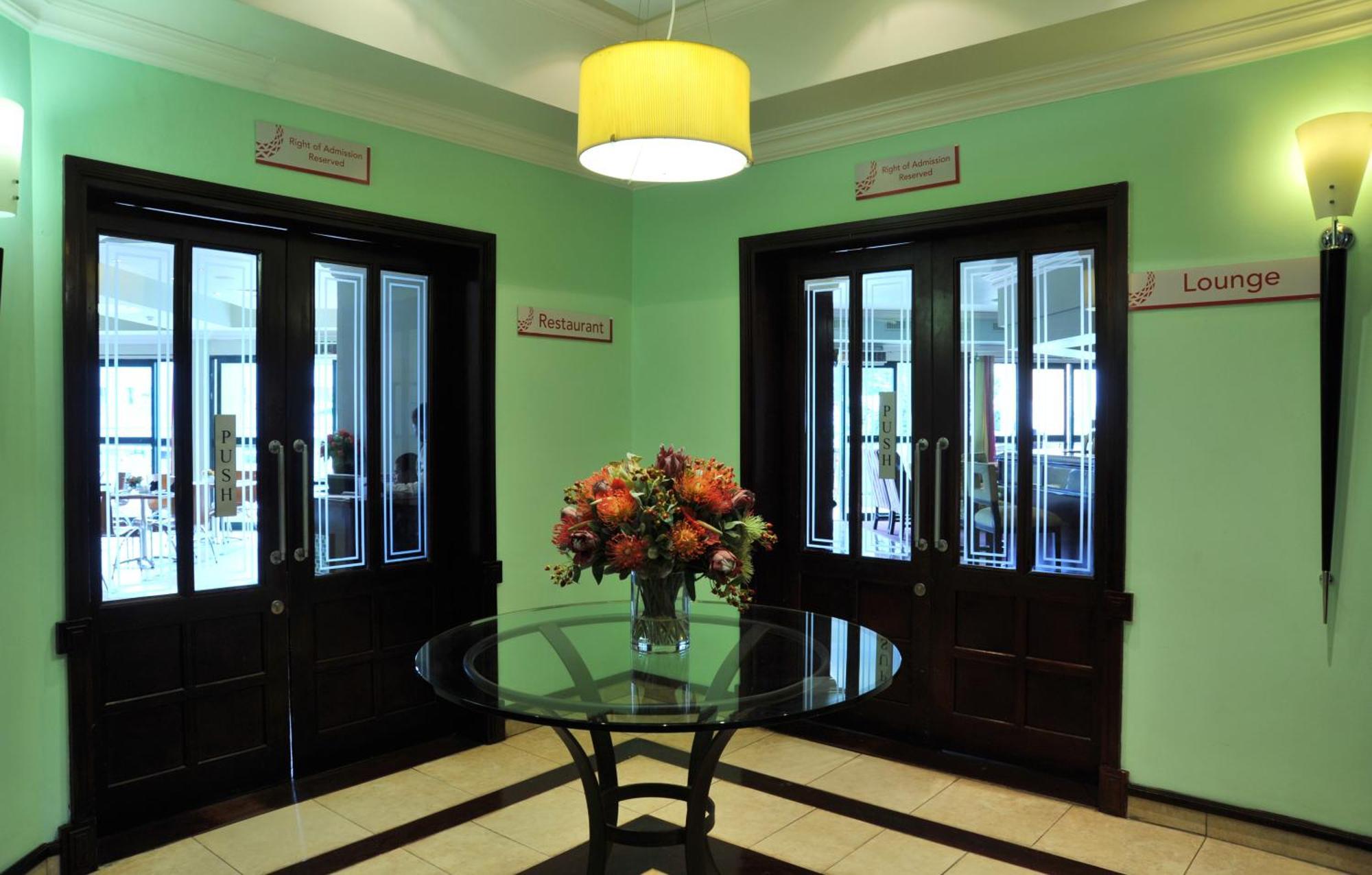 Cresta President Hotel Gaborone Ngoại thất bức ảnh