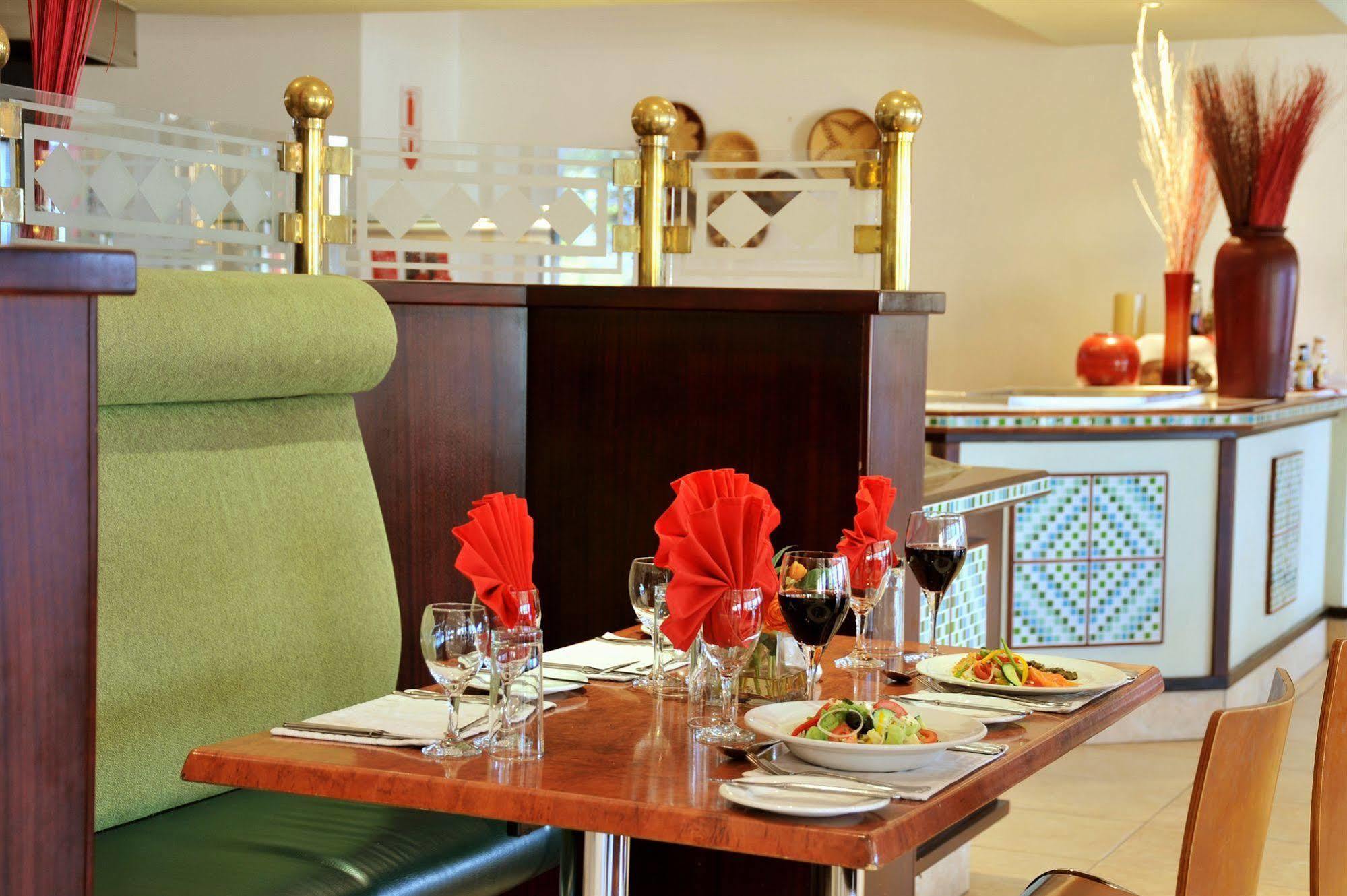 Cresta President Hotel Gaborone Ngoại thất bức ảnh