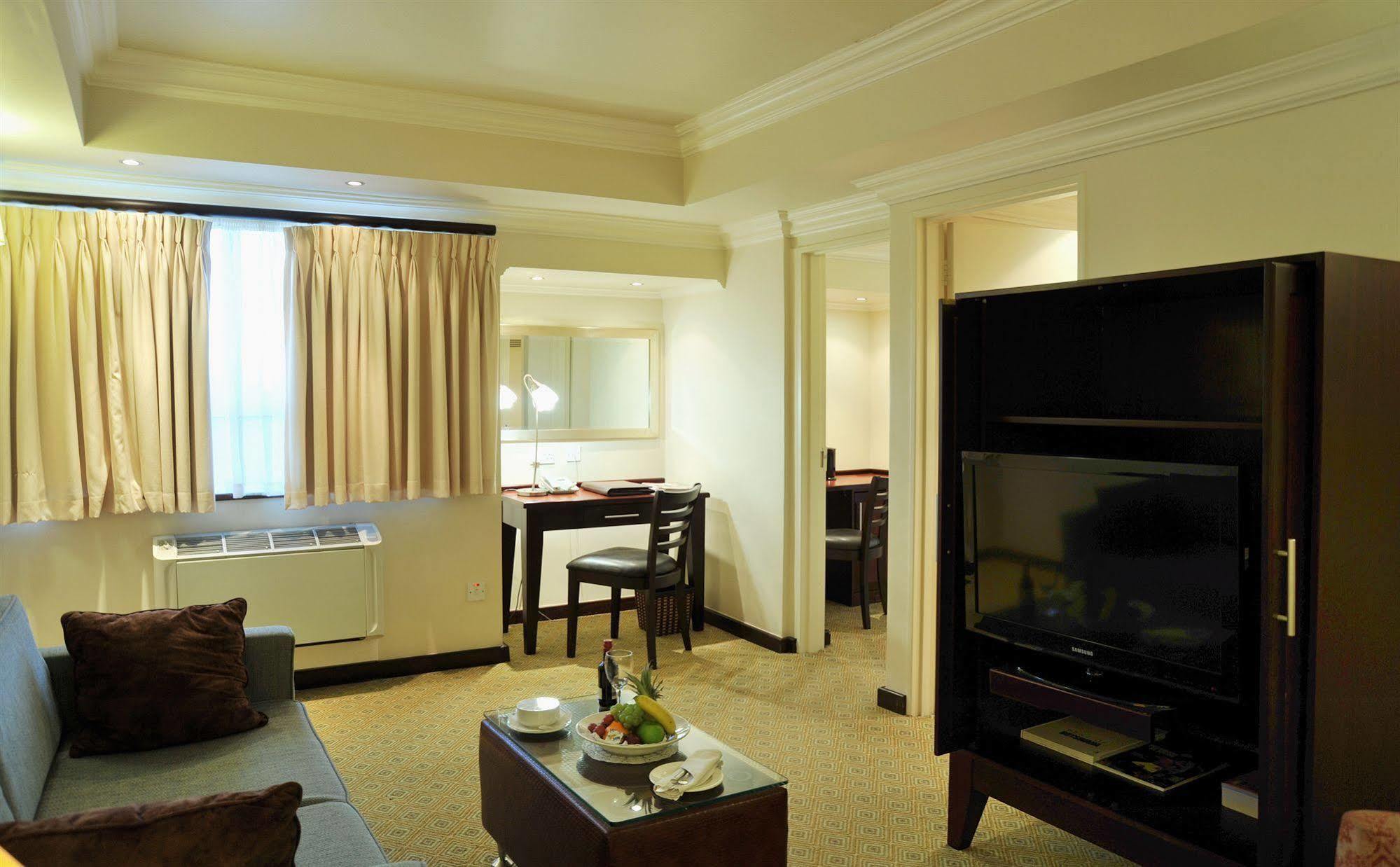 Cresta President Hotel Gaborone Ngoại thất bức ảnh