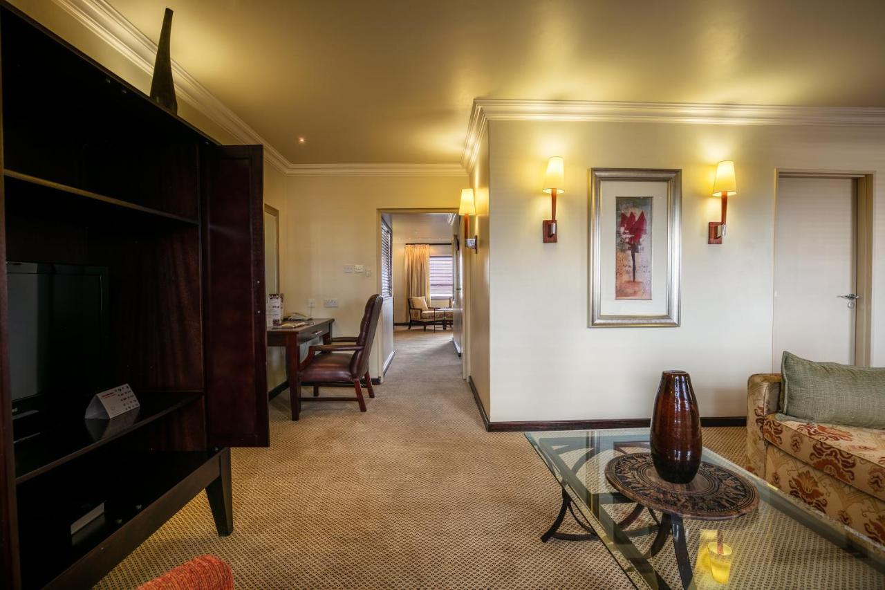 Cresta President Hotel Gaborone Ngoại thất bức ảnh