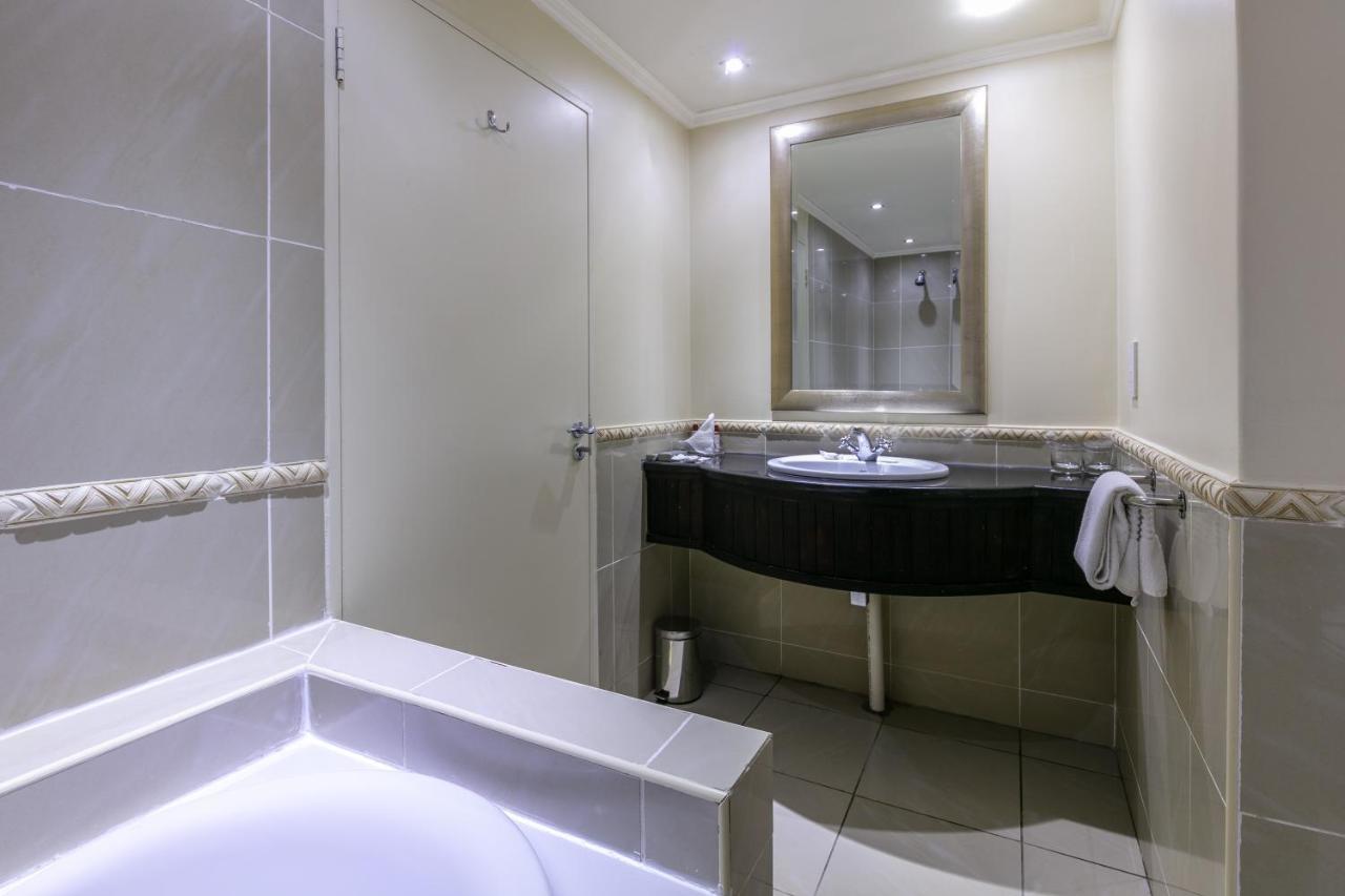 Cresta President Hotel Gaborone Ngoại thất bức ảnh