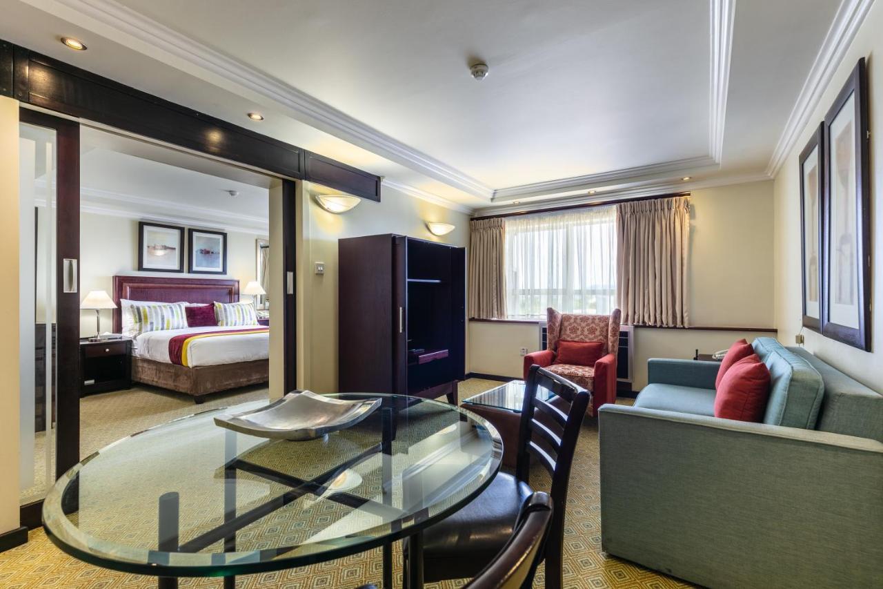 Cresta President Hotel Gaborone Ngoại thất bức ảnh