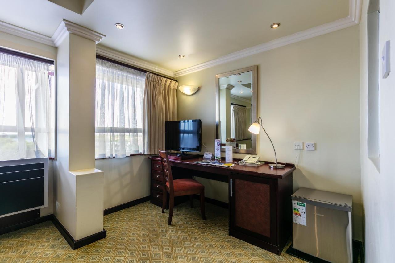 Cresta President Hotel Gaborone Ngoại thất bức ảnh